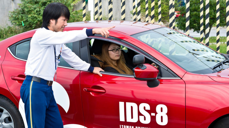 合宿教習なら糸満自動車学校 沖縄でリゾートしながら自動車免許を取っちゃおう 沖縄の糸満自動車学校では普通免許から二輪免許 大型特殊免許などの自動車 免許が取得できます